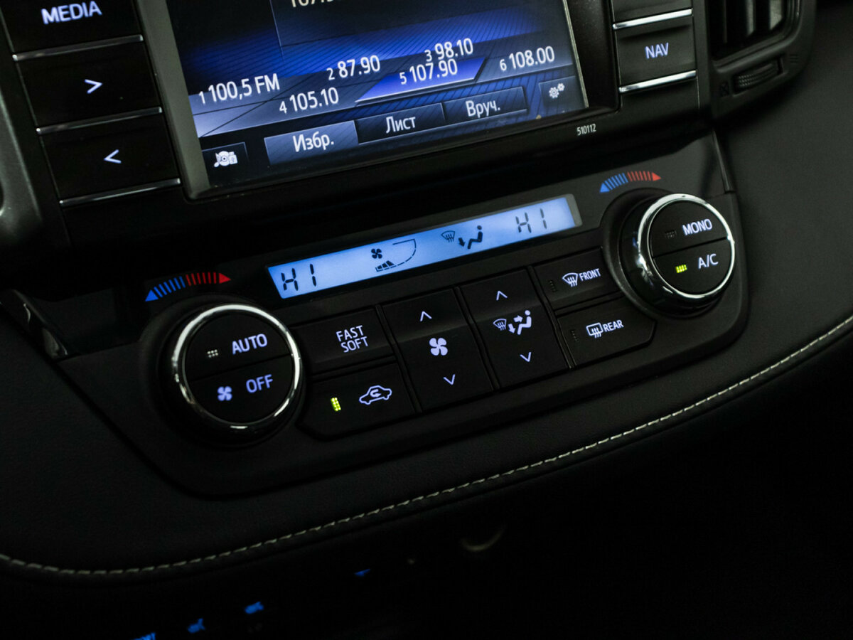 Toyota RAV4 IV (XA40) Рестайлинг, 2015 Фото №15