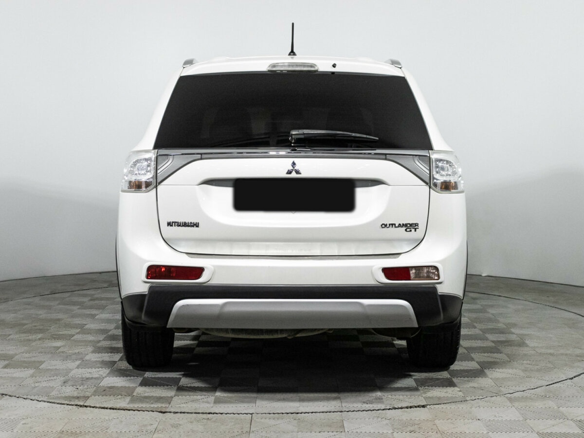 Mitsubishi Outlander III Рестайлинг, 2014 Фото №6
