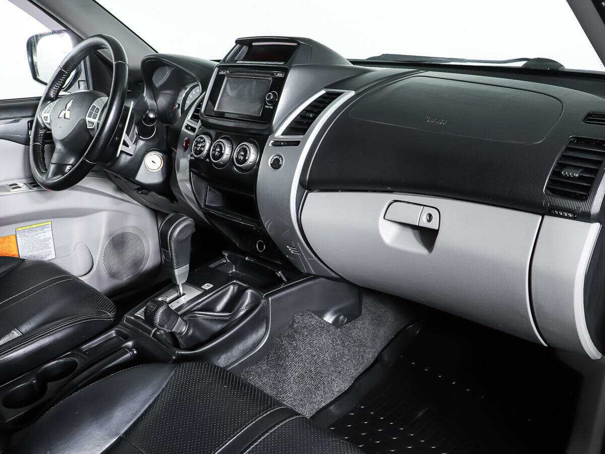 Mitsubishi Pajero Sport, 2014 Фото №8