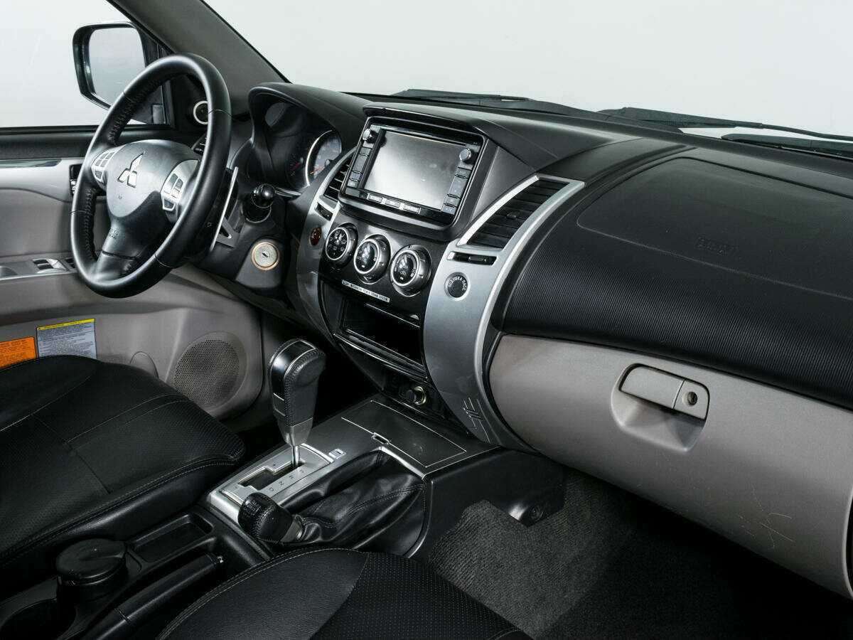 Mitsubishi Pajero Sport, 2013 Фото №10