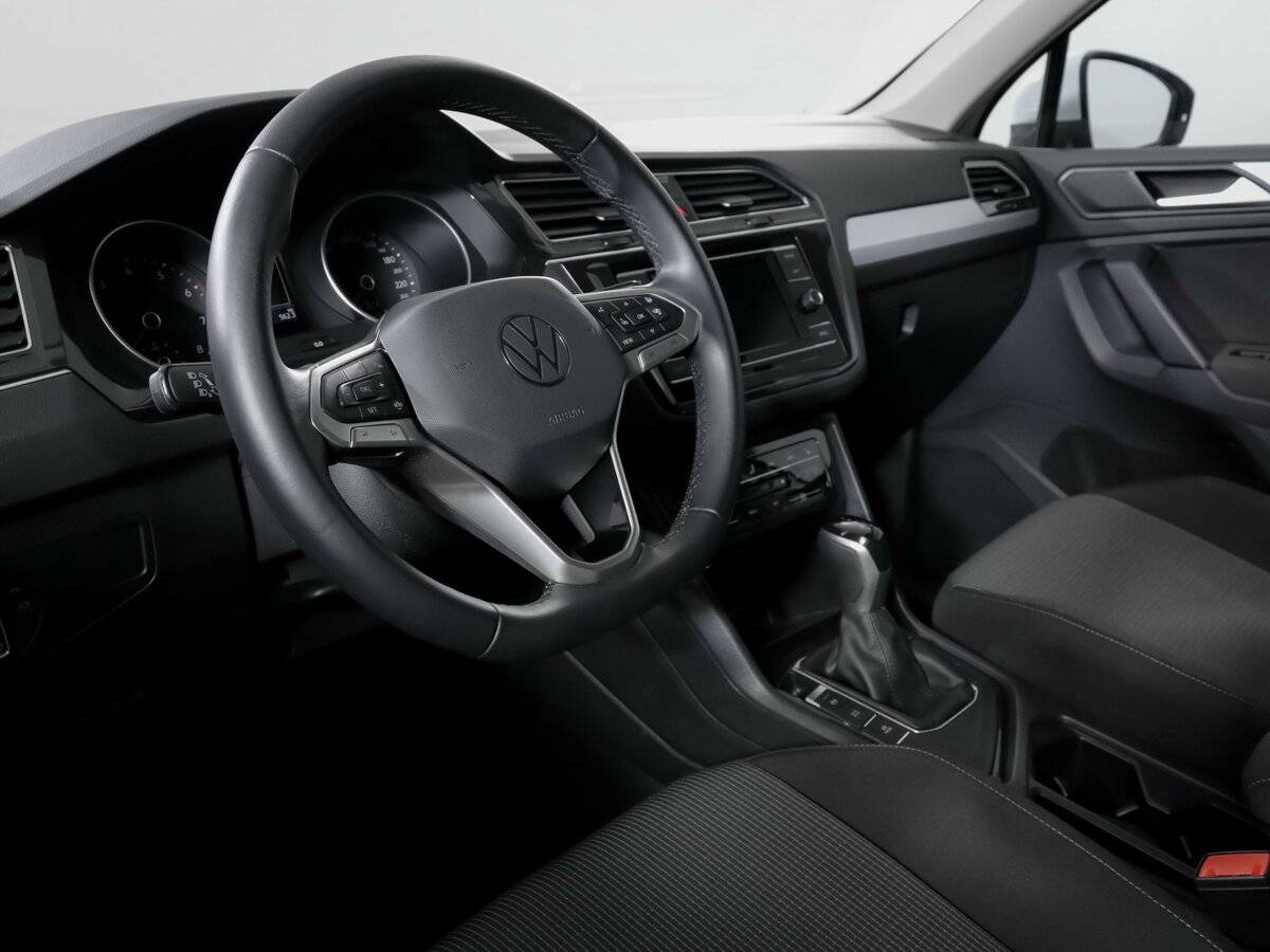 Volkswagen Tiguan II Рестайлинг, 2021 Фото №13