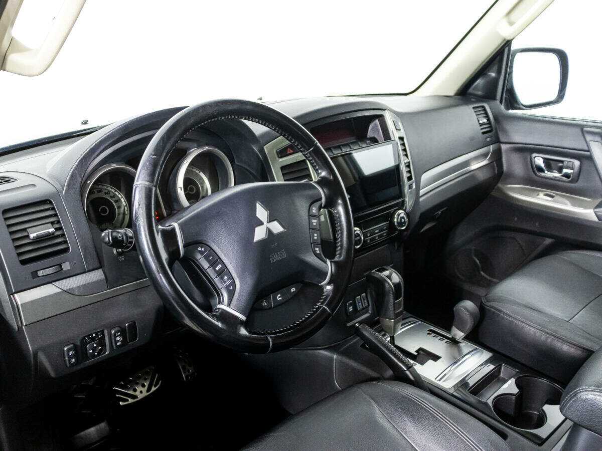 Mitsubishi Pajero, 2015 Фото №11