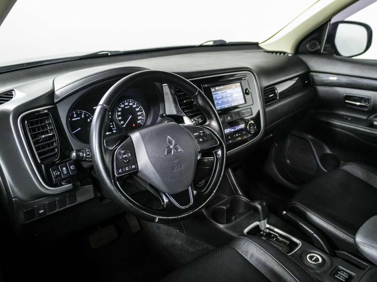 Mitsubishi Outlander III Рестайлинг 2, 2015 Фото №9