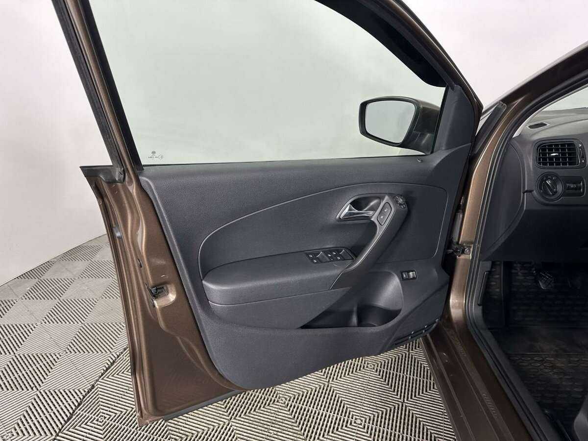 Volkswagen Polo, 2016 Фото №8