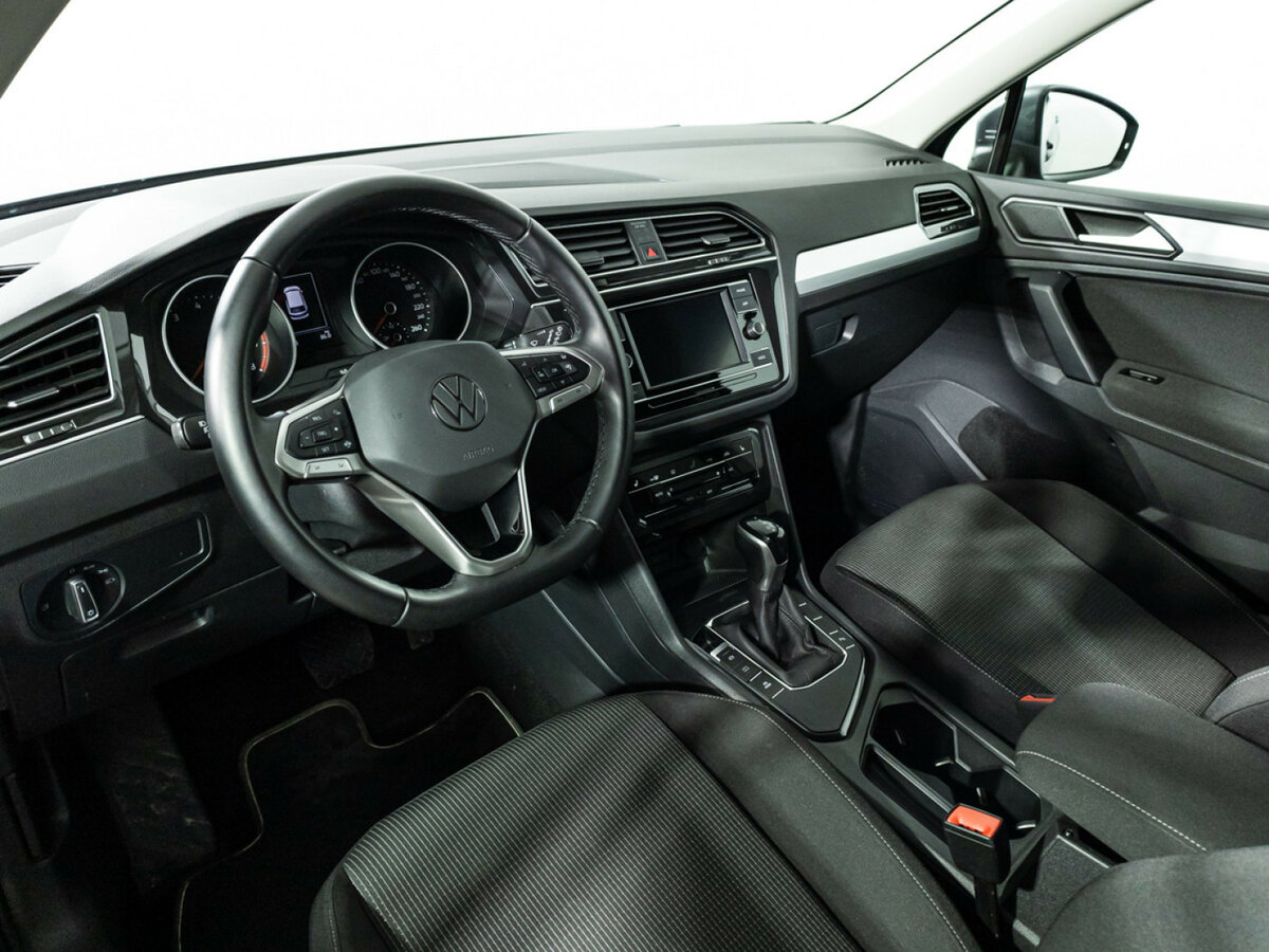 Volkswagen Tiguan II Рестайлинг, 2021 Фото №9