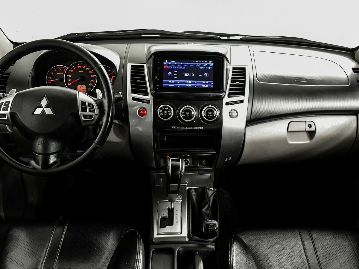 Mitsubishi Pajero Sport II Рестайлинг, 2013 Фото №9