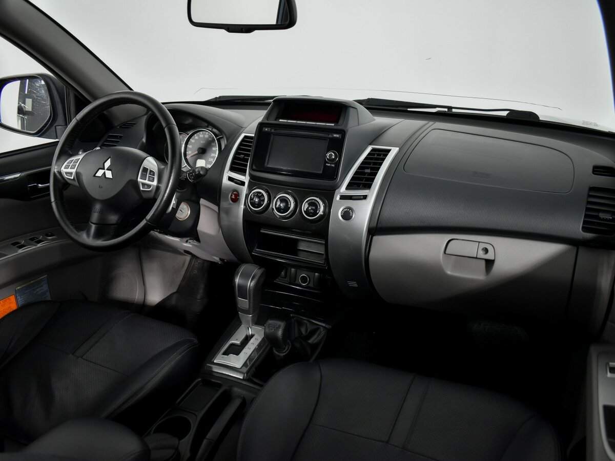 Mitsubishi Pajero Sport, 2015 Фото №9