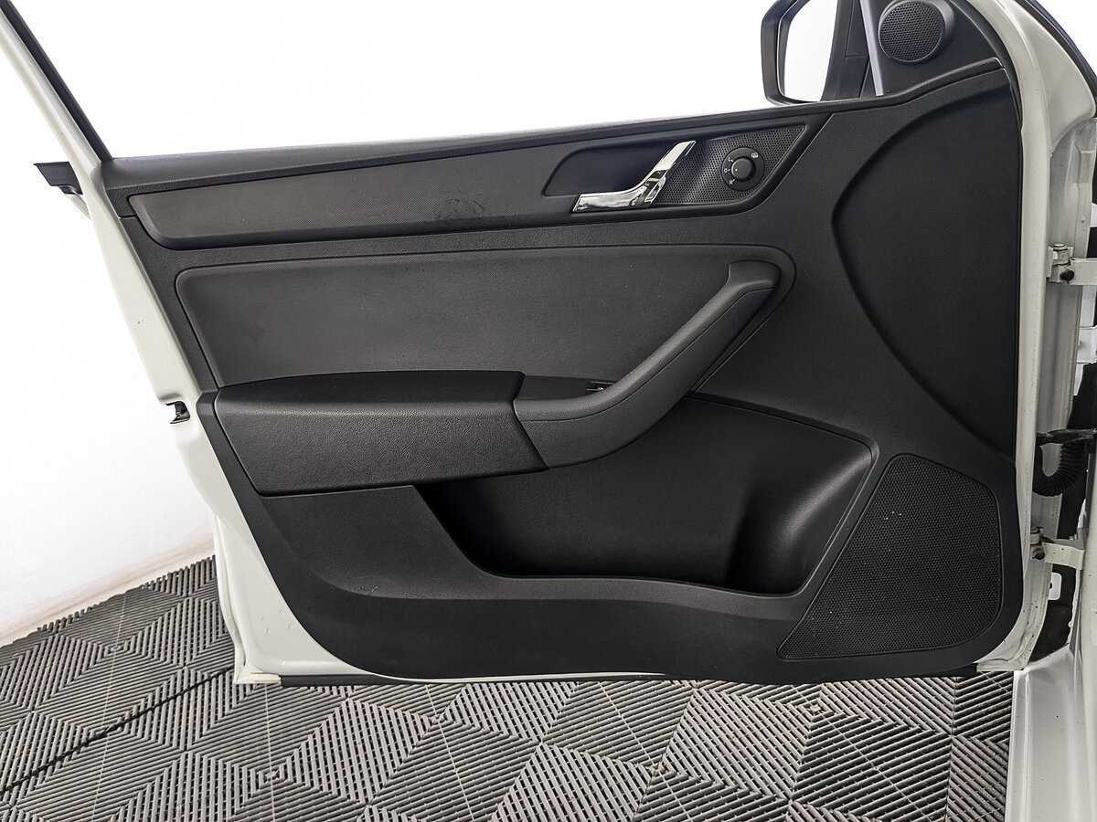 Skoda Rapid, 2017 Фото №17