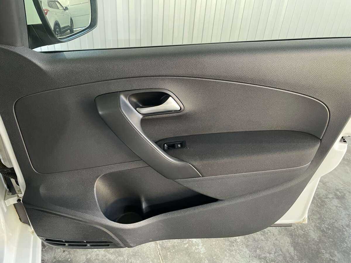 Volkswagen Polo, 2018 Фото №19