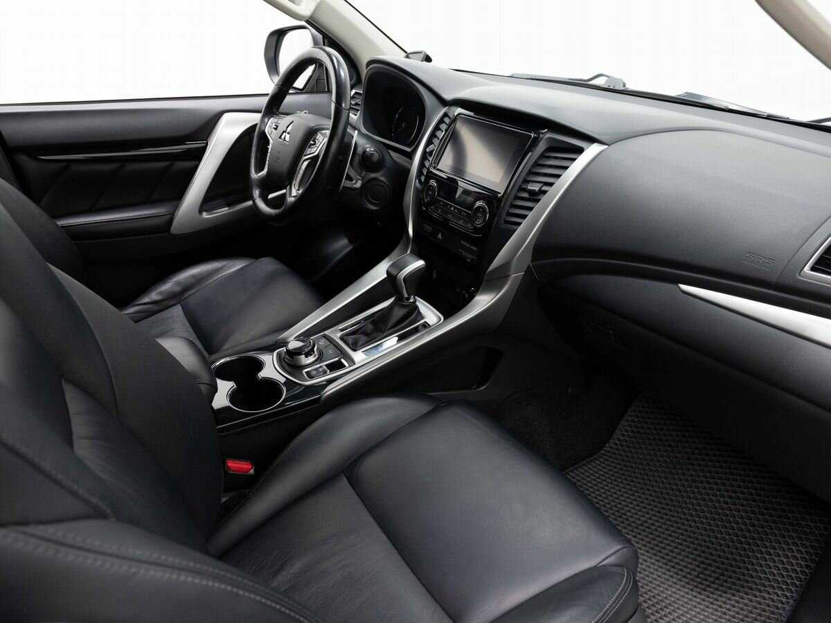 Mitsubishi Pajero Sport, 2017 Фото №11