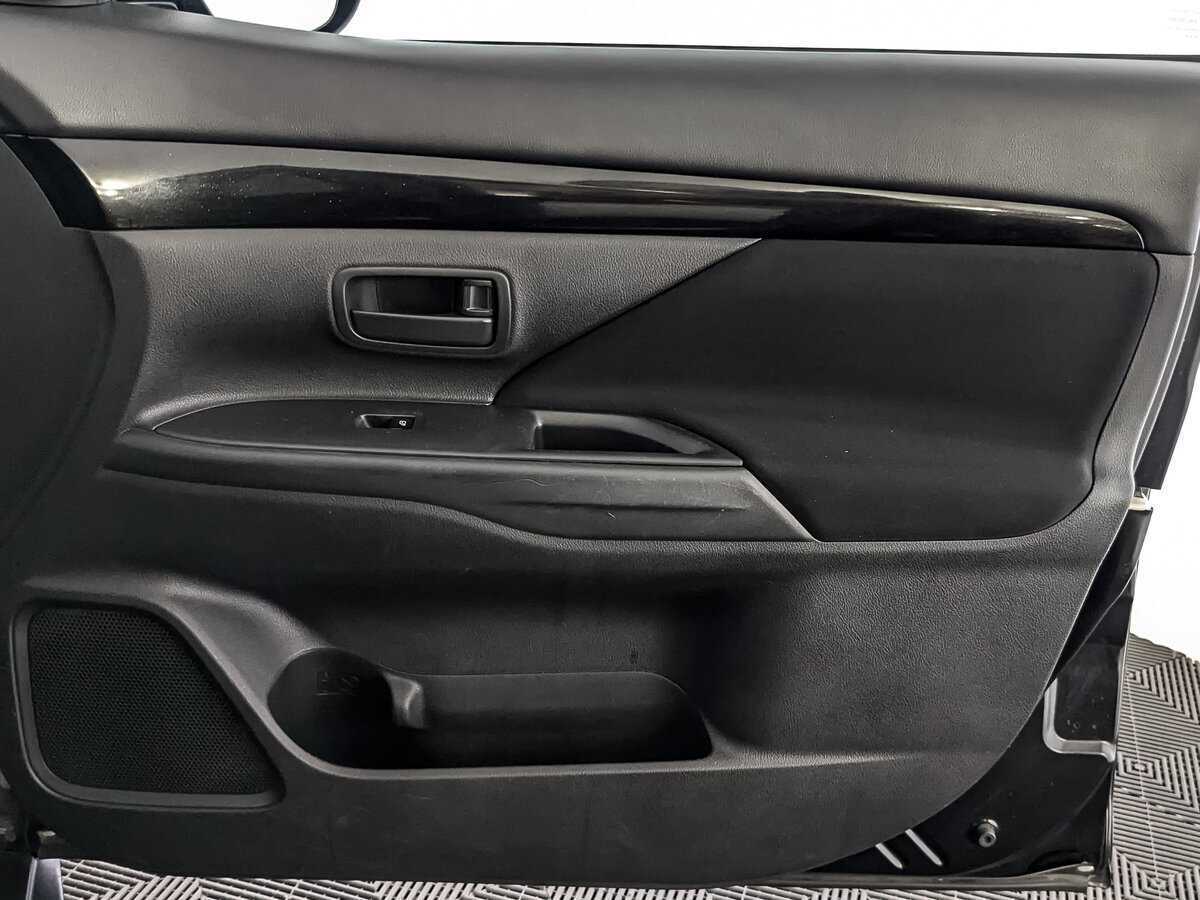 Mitsubishi Outlander, 2018 Фото №21