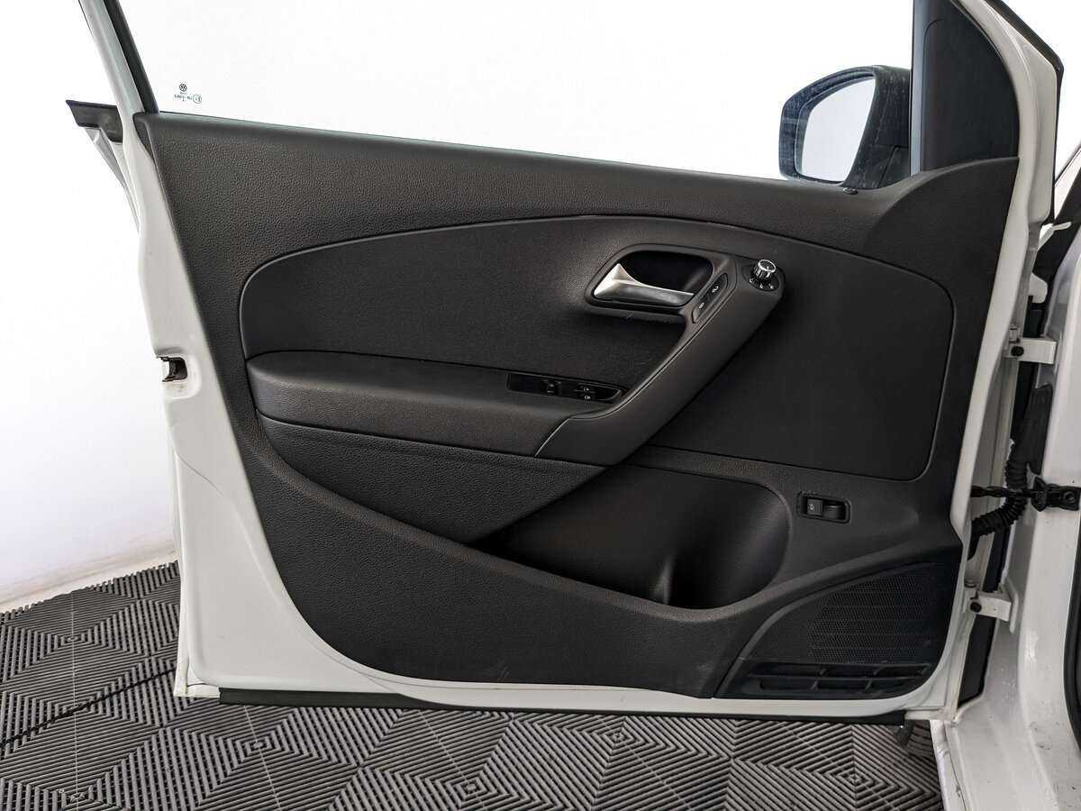 Volkswagen Polo, 2019 Фото №18