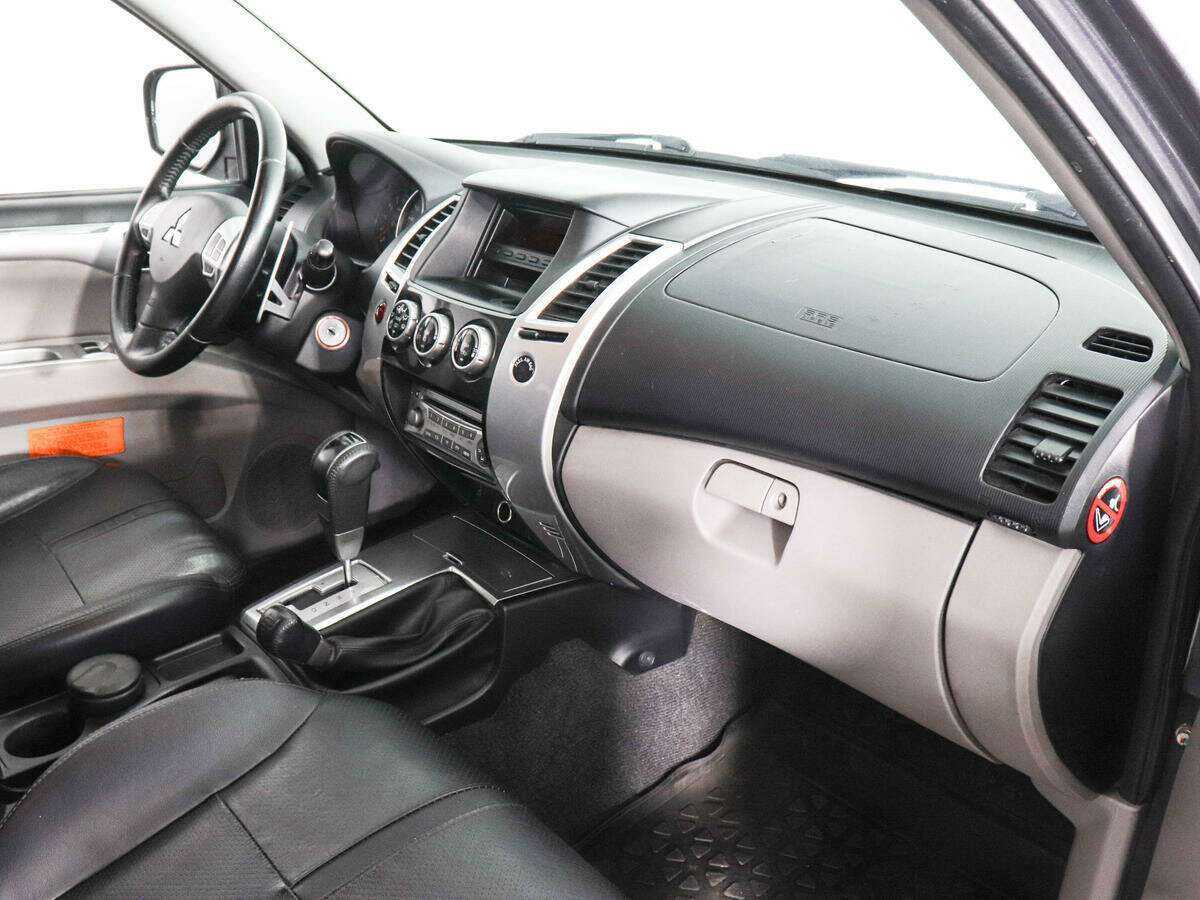 Mitsubishi Pajero Sport, 2012 Фото №10