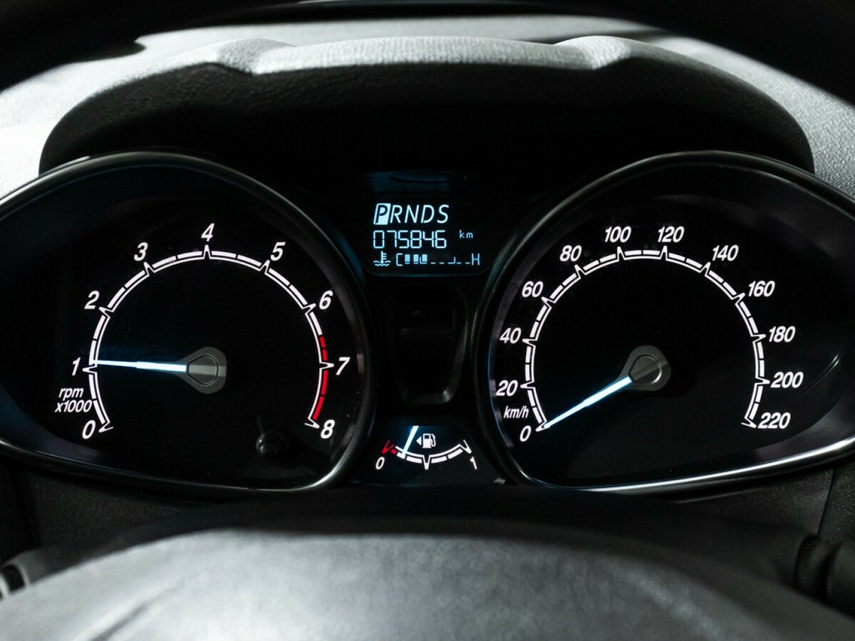 Ford Fiesta Mk6 Рестайлинг, 2016 Фото №12