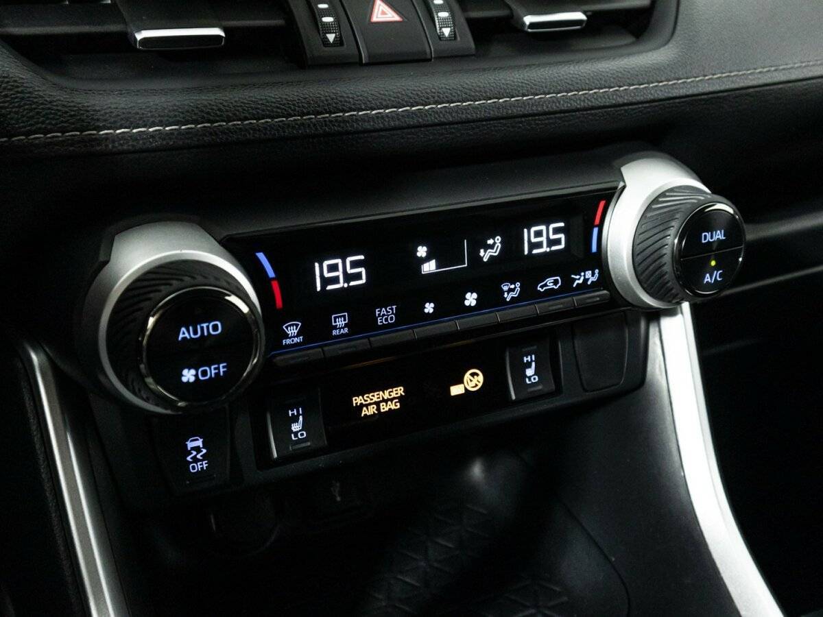 Toyota RAV4, 2020 Фото №18