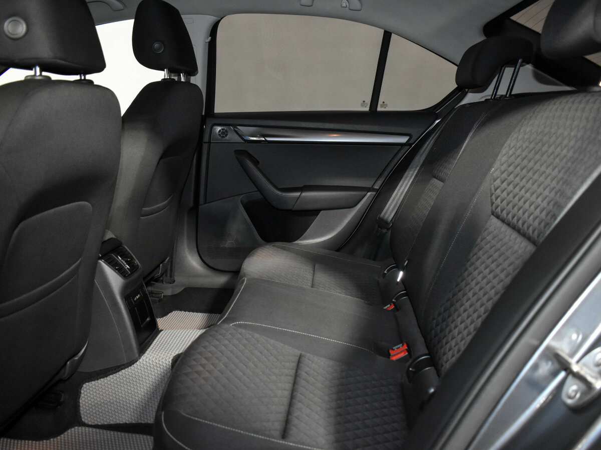 Skoda Octavia III (A7) Рестайлинг, 2017 Фото №11