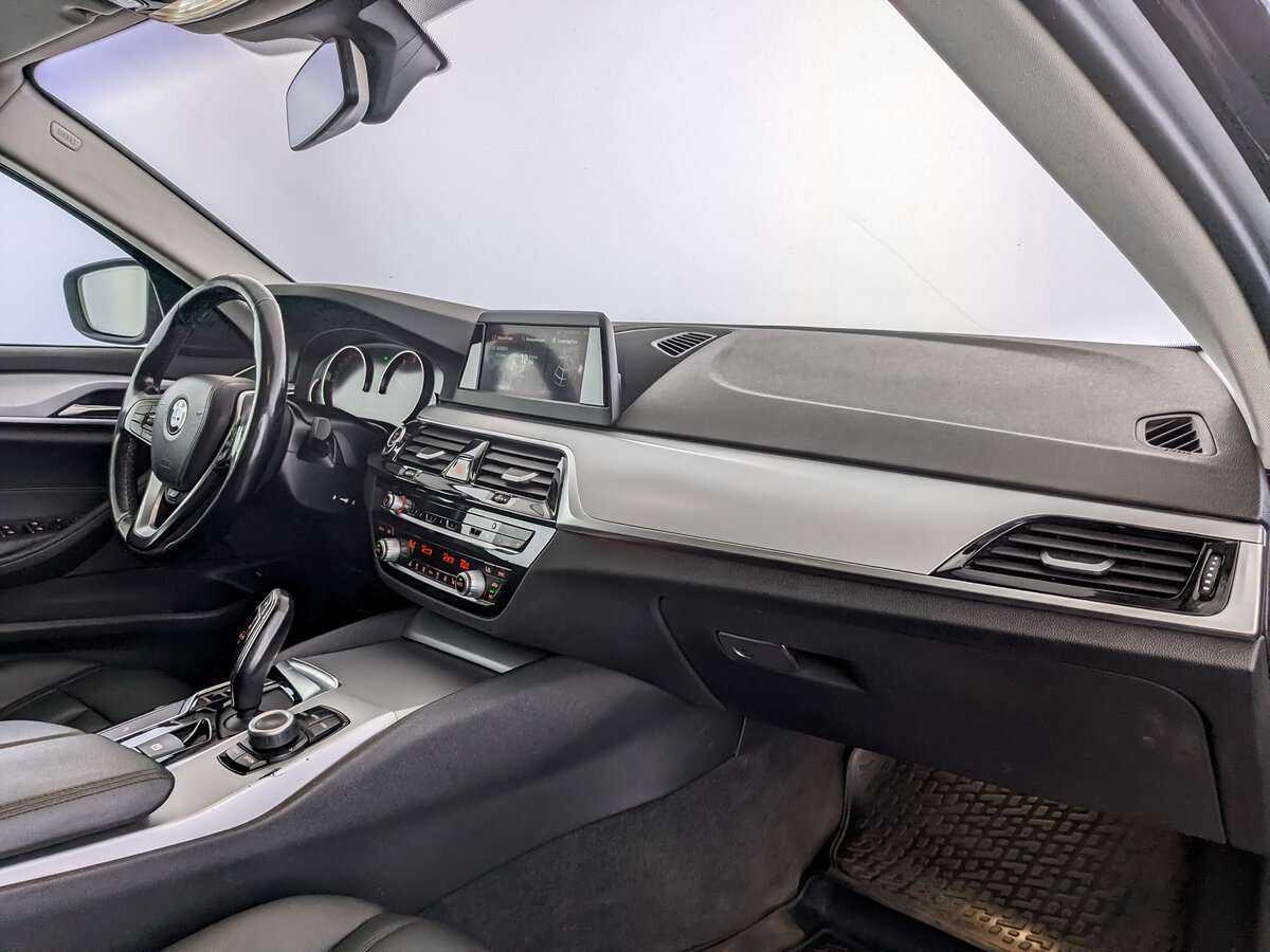 BMW 5 серии 520i, 2018 Фото №8