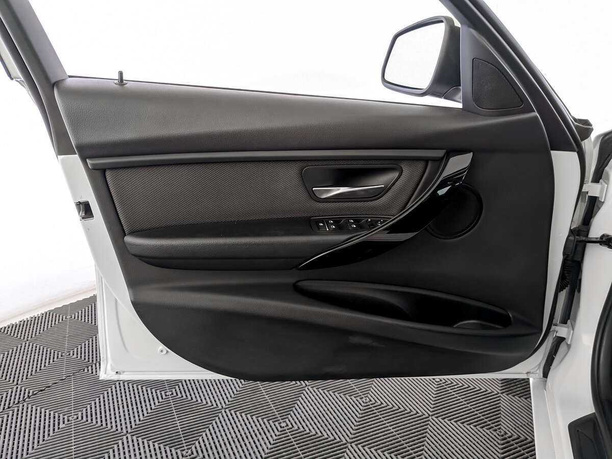 BMW 3 серии 318i, 2017 Фото №14
