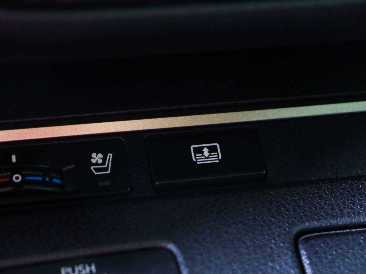 Lexus ES 200, 2016 Фото №17