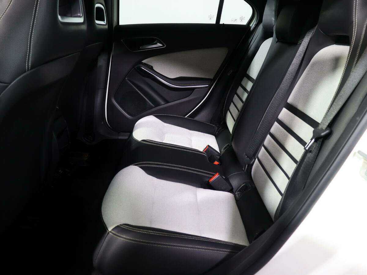 Mercedes-Benz A-Класс 180, 2014 - 76 300 км. | Фото №8