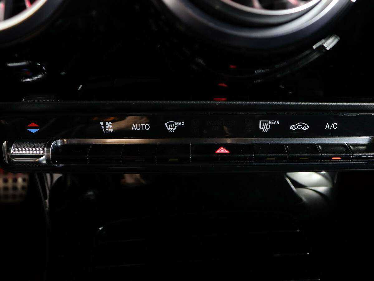 Mercedes-Benz CLA 200, 2019 Фото №23