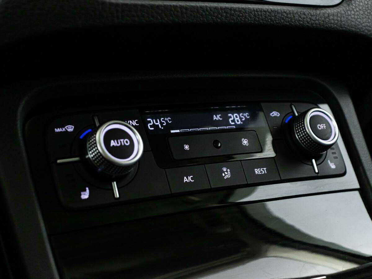 Volkswagen Touareg, 2015 Фото №20