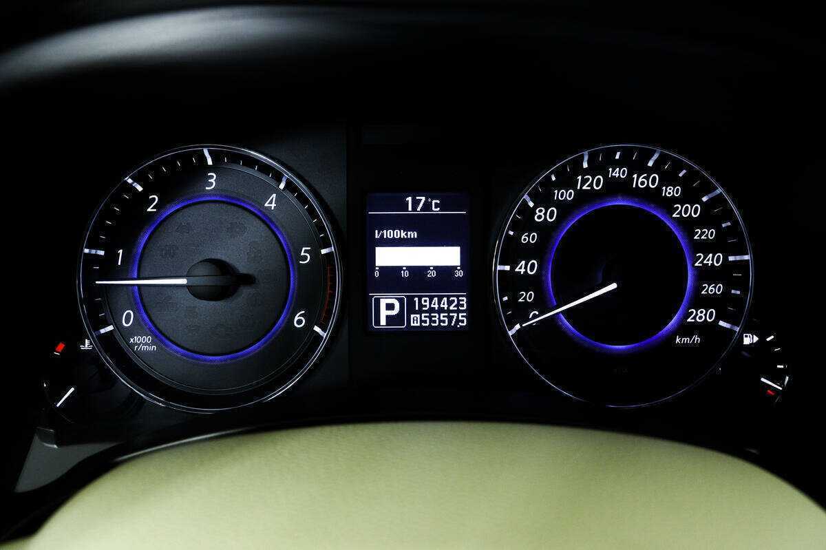 Infiniti FX30d, 2012 Фото №10