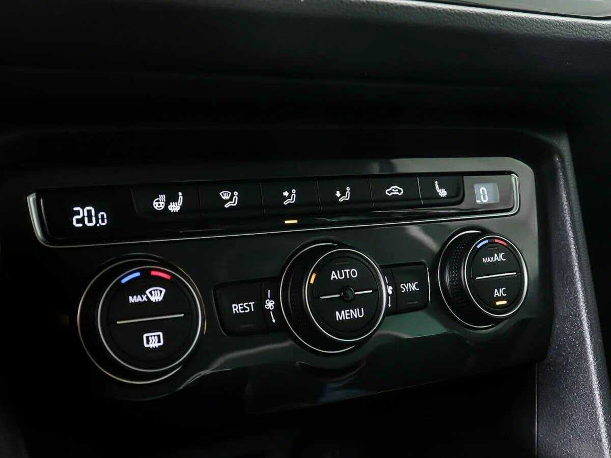 Volkswagen Tiguan, 2018 Фото №16