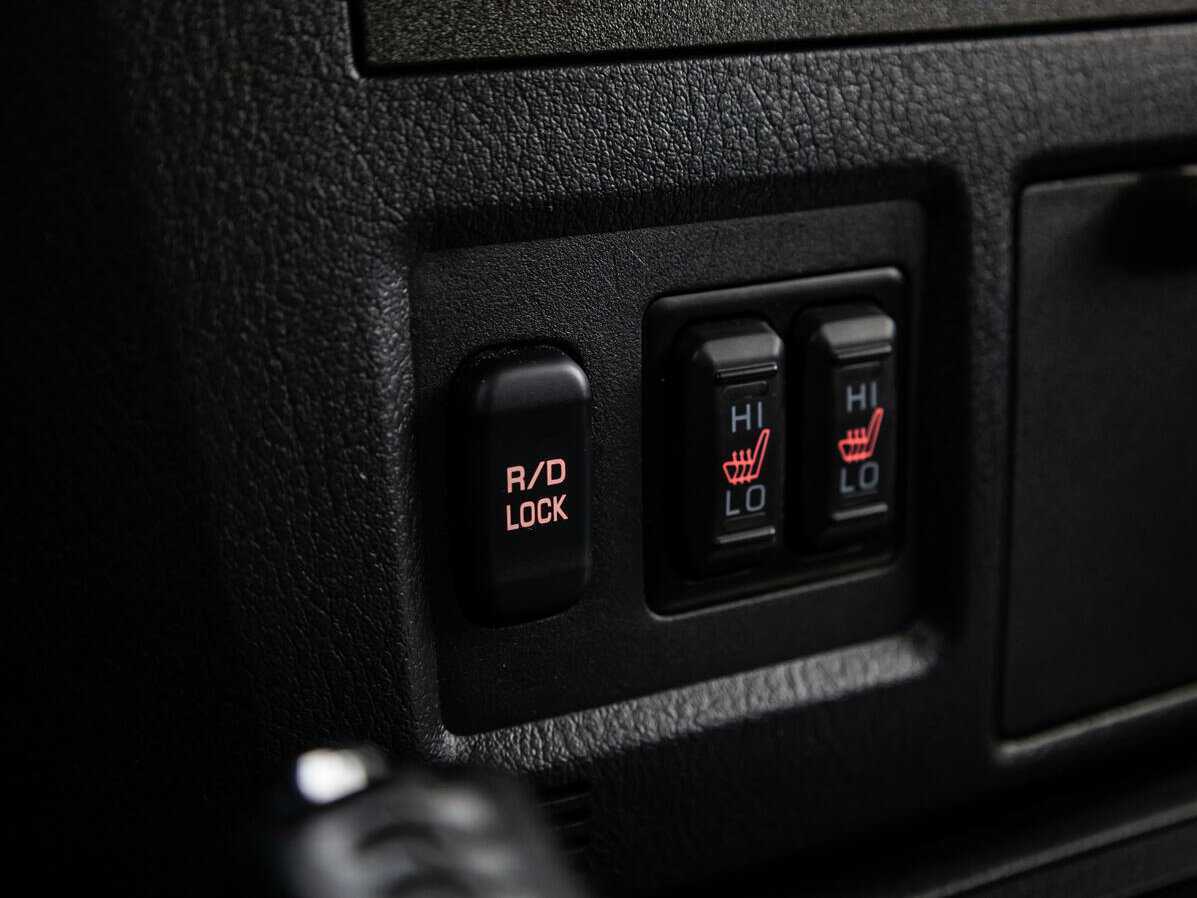 Mitsubishi Pajero, 2015 Фото №17