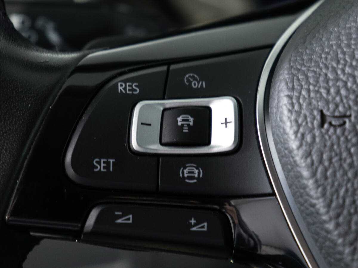 Volkswagen Tiguan, 2018 Фото №21