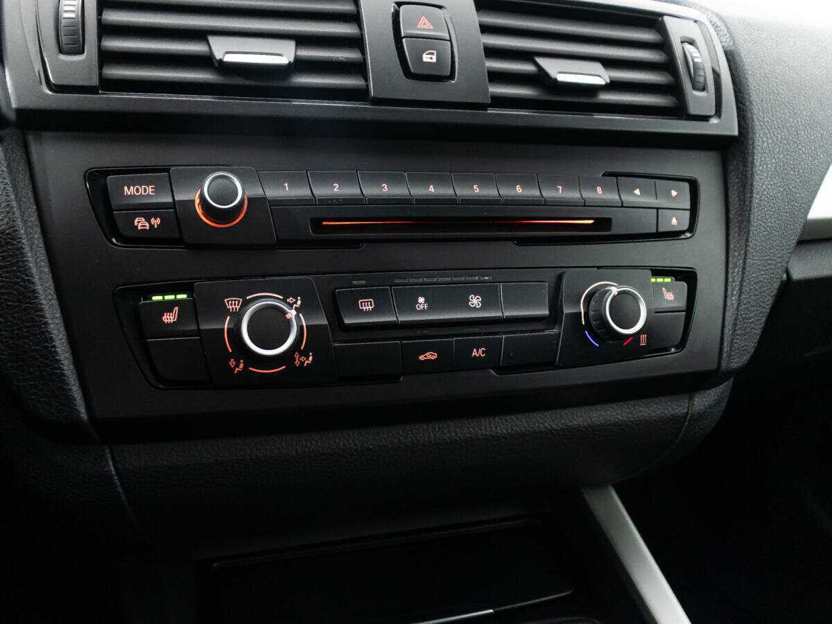 BMW 1 серии 116i, 2012 Фото №16