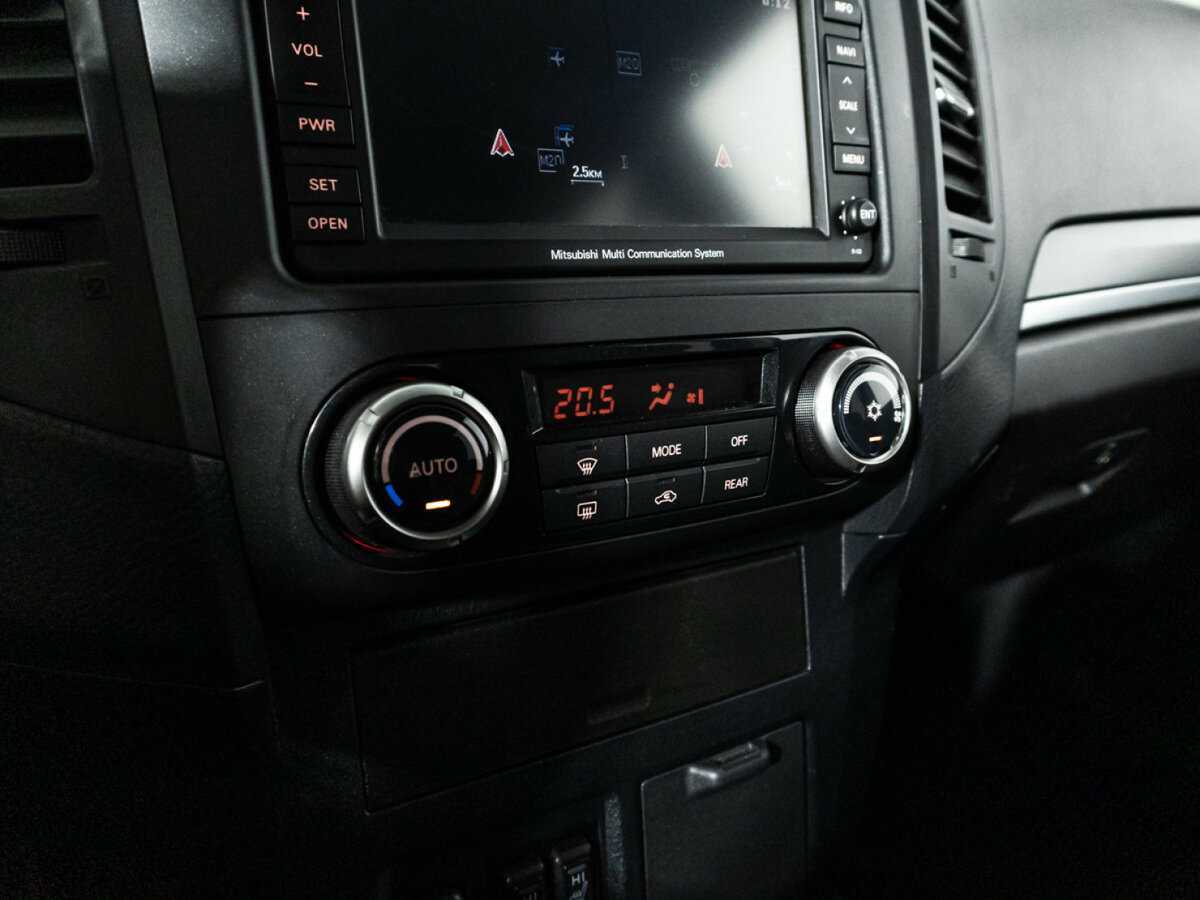 Mitsubishi Pajero, 2012 Фото №16