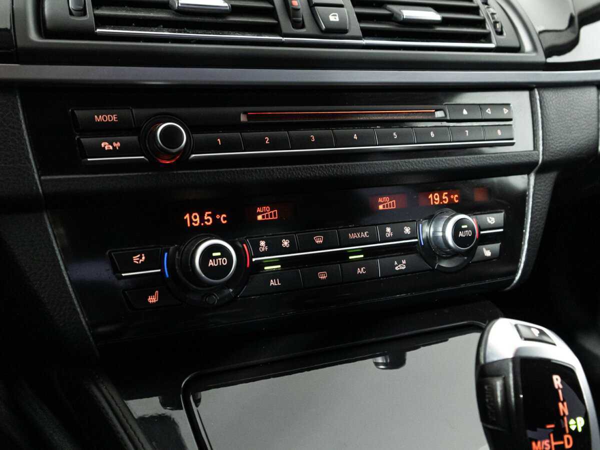 BMW 5 серии 528i xDrive, 2012 Фото №19