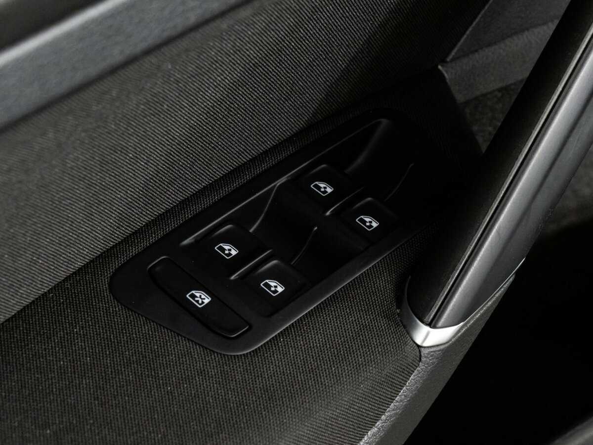 Volkswagen Golf, 2018 Фото №16