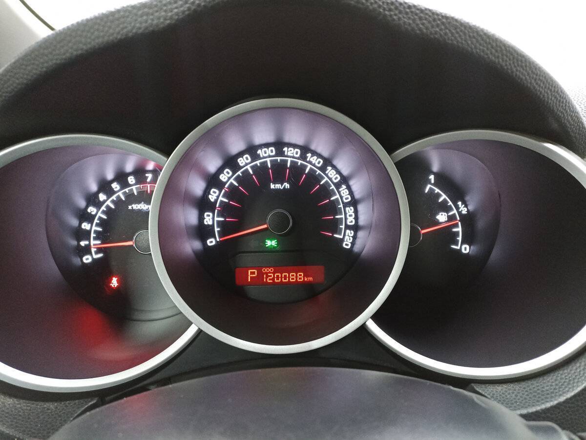 Kia Venga, 2013 Фото №13