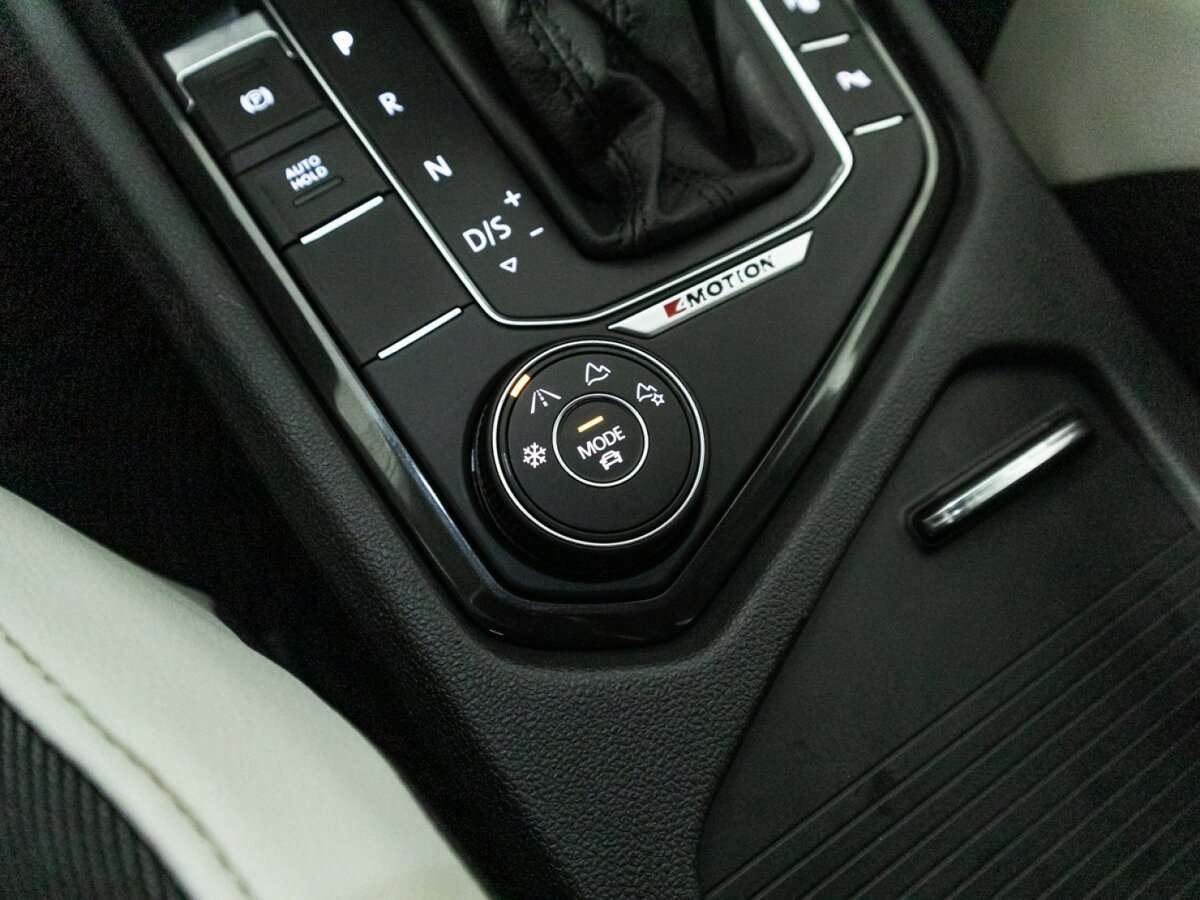Volkswagen Tiguan, 2019 Фото №18