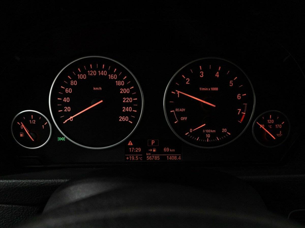 BMW 3 серии 318i, 2017 Фото №12