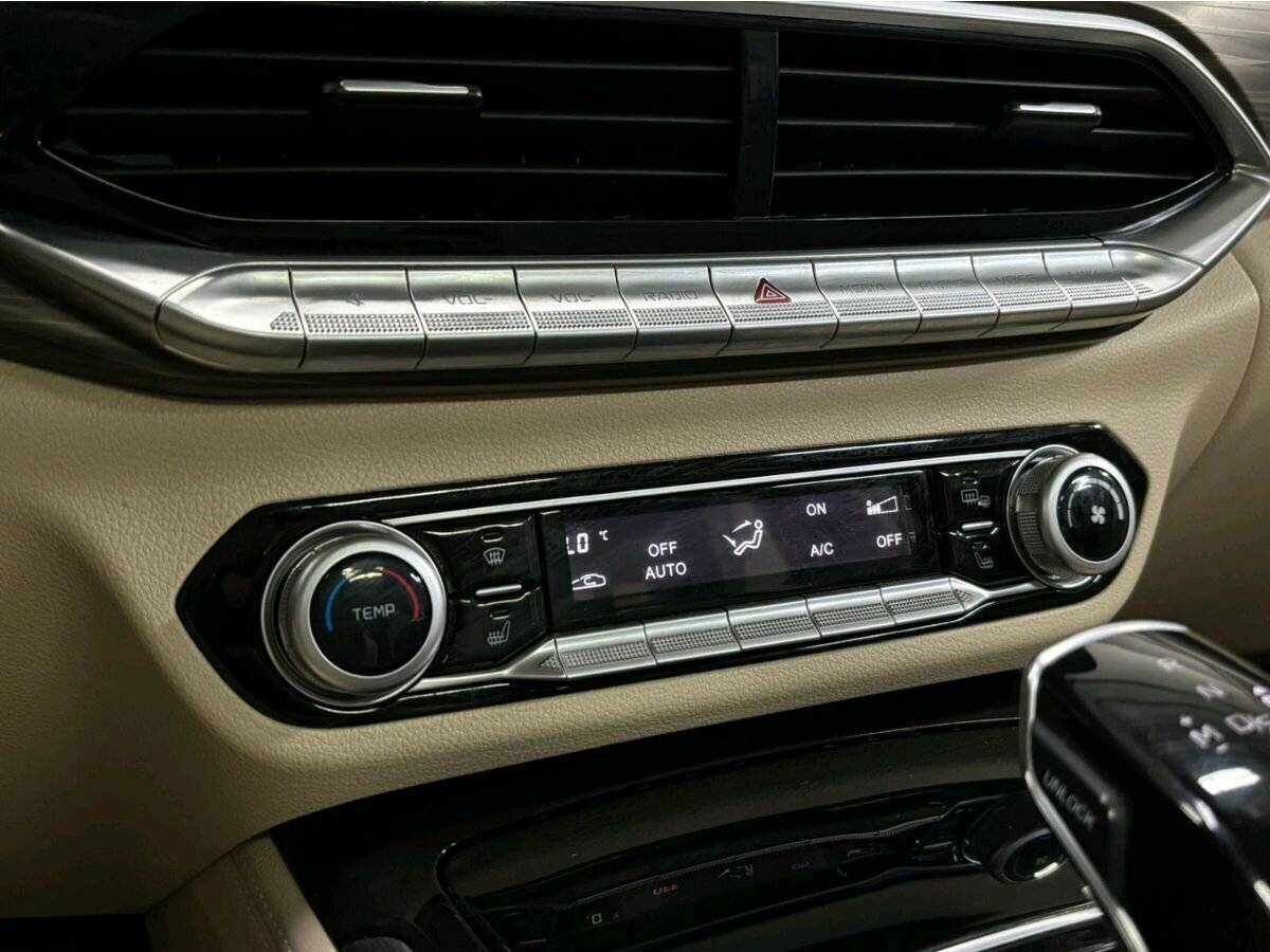 FAW Bestune T77, 2023 Фото №15