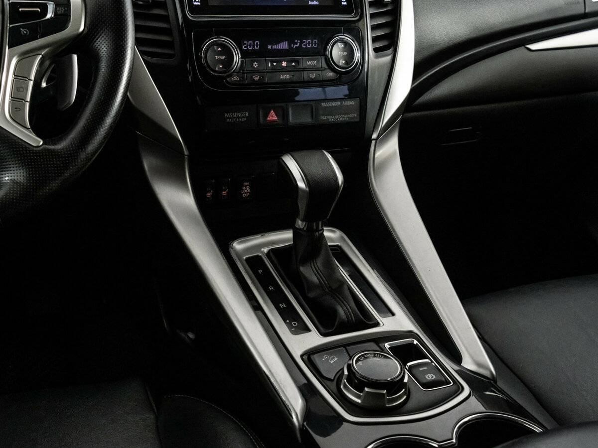 Mitsubishi Pajero Sport, 2018 Фото №14