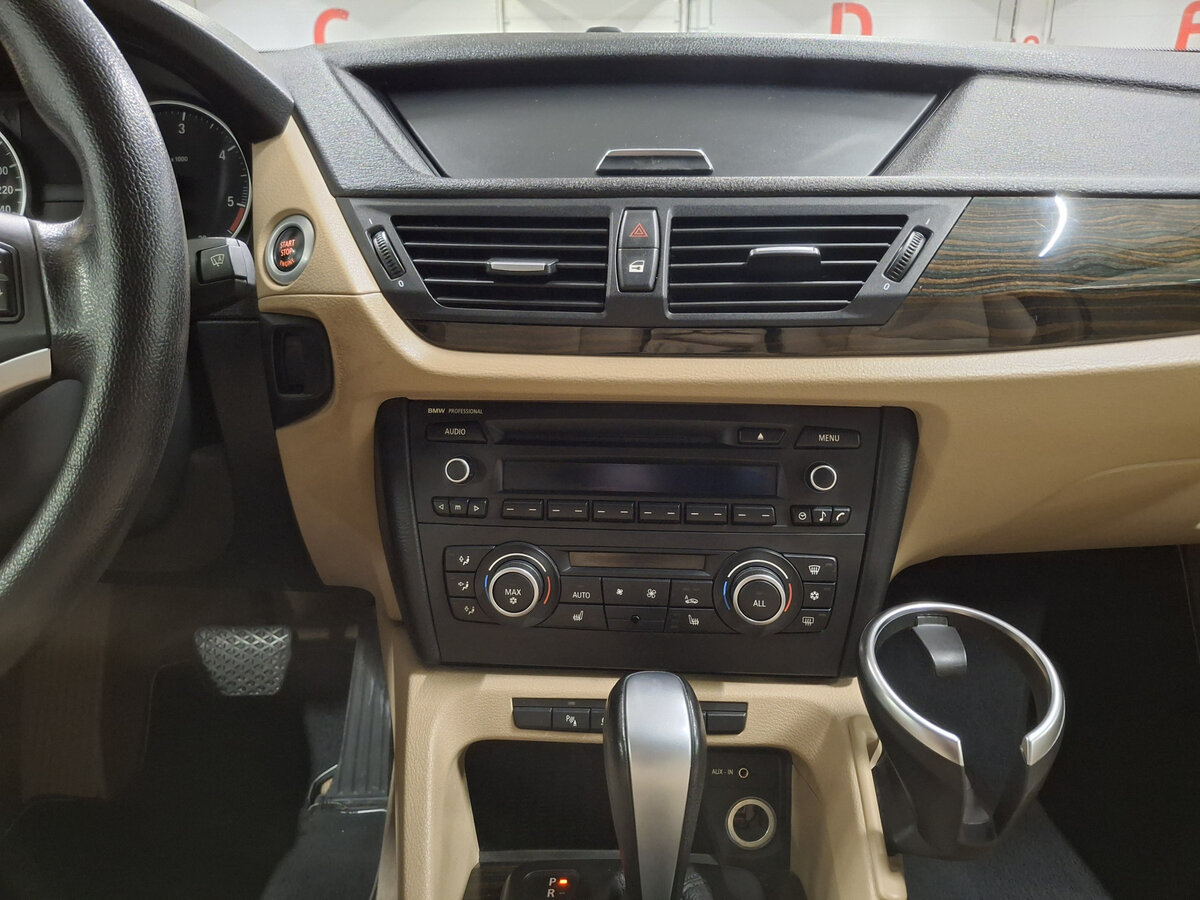 BMW X1 20d I (E84), 2012 Фото №15