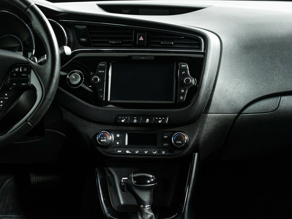 Kia Ceed II Рестайлинг, 2018 Фото №14